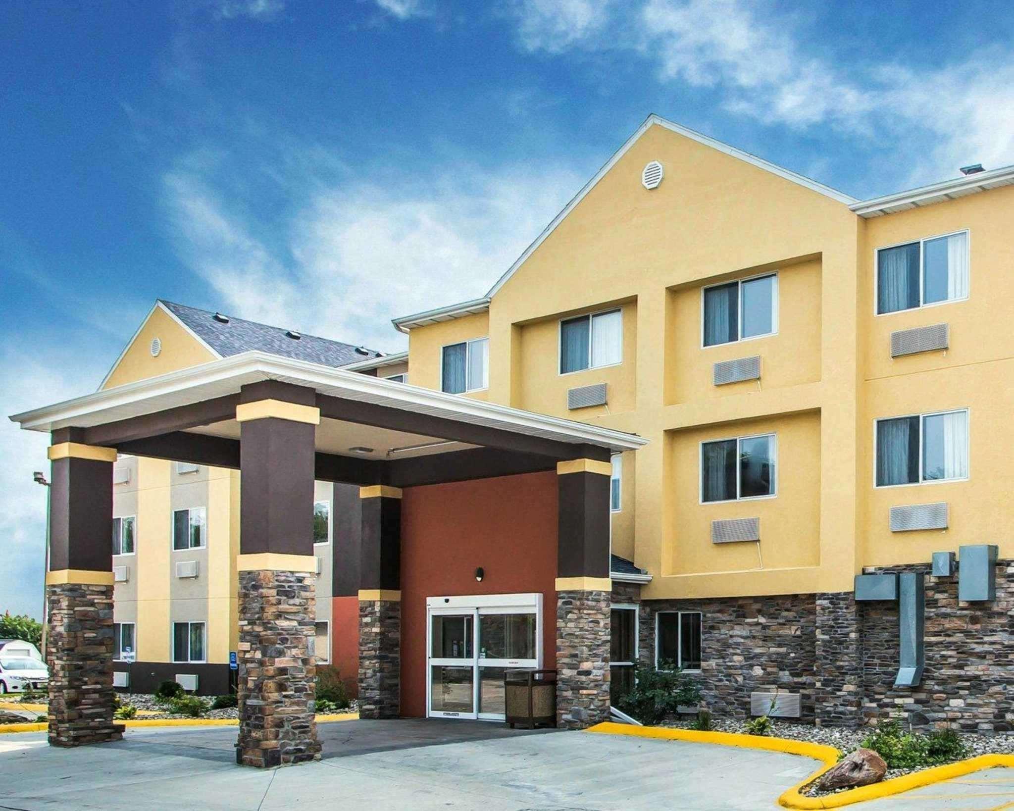 Comfort Inn & Suites Waterloo - Cedar Falls Exterior foto